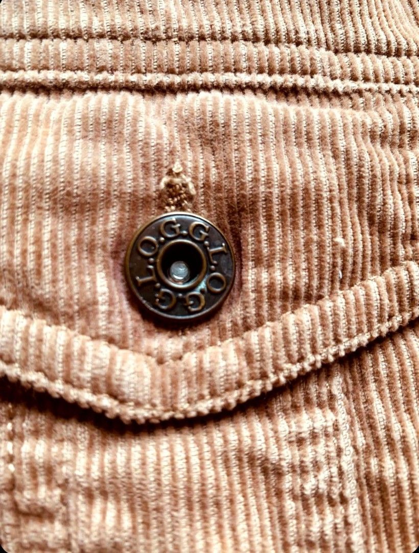 Corduroy H&M Jacket for Ladies (Category: Coats, Jackets and Outerwear) located in Las Pinas. Submitted by apples_here (Listing ID 1468986165, Image 3). Description: Small-Medium H&M Kuduroy fabric.