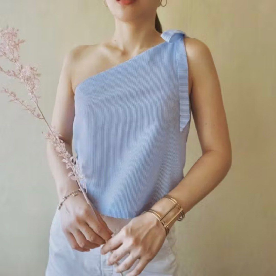 La Coco Babe One shoulder Top (Category: Sleeveless) located in San Juan City. Submitted by acst12 (Listing ID 1468942041, Image 3). Description: .