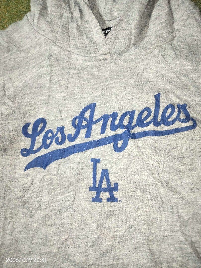 LA Dodgers Hoodie (Category: Coats, Jackets and Outerwear) located in Caloocan City. Submitted by haruconcep52476 (Listing ID 1469079299, Image 2). Description: Dimensions W20×L24 Good condition Color rate 9 Issue crack print/ pinhole Fresh from bale.
