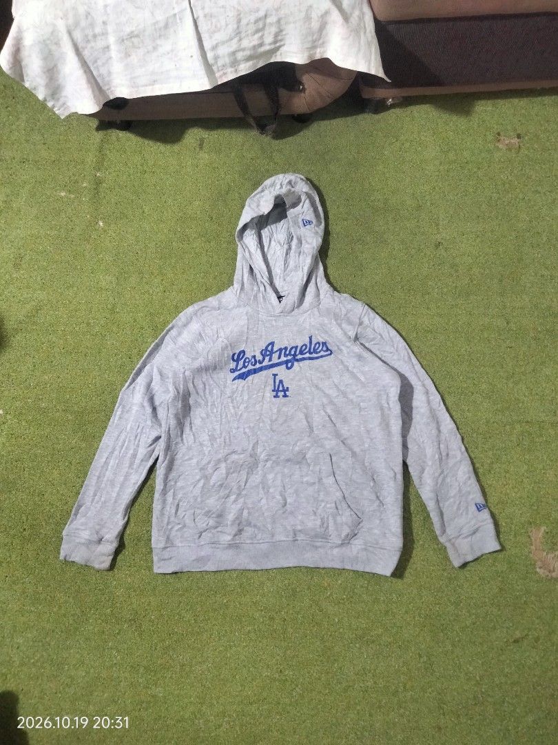 LA Dodgers Hoodie (Category: Coats, Jackets and Outerwear) located in Caloocan City. Submitted by haruconcep52476 (Listing ID 1469079299, Image 1). Description: Dimensions W20×L24 Good condition Color rate 9 Issue crack print/ pinhole Fresh from bale.