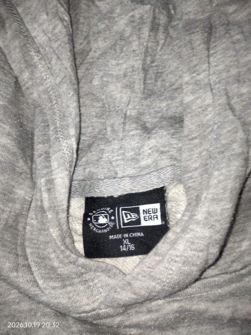 LA Dodgers Hoodie (Category: Coats, Jackets and Outerwear) located in Caloocan City. Submitted by haruconcep52476 (Listing ID 1469079299, Image 3). Description: Dimensions W20×L24 Good condition Color rate 9 Issue crack print/ pinhole Fresh from bale.