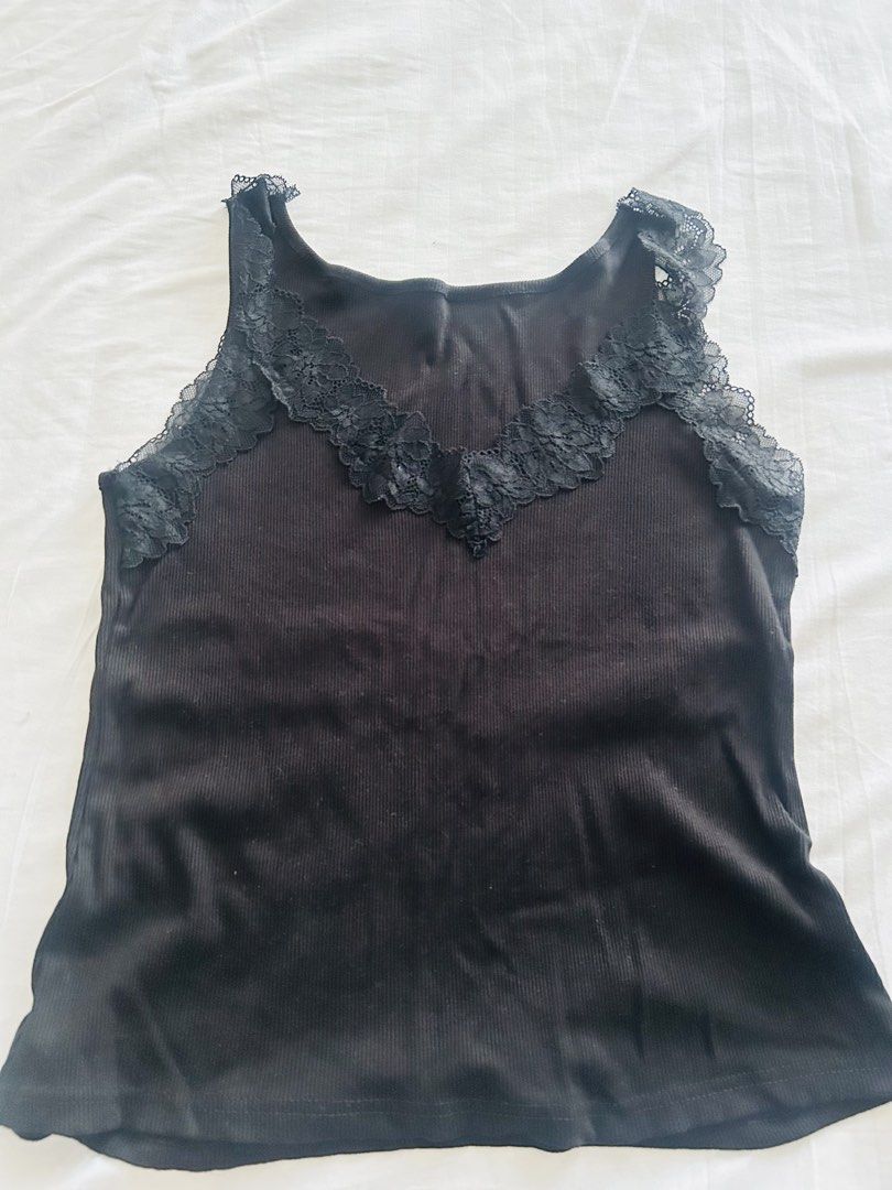 Lace trimmer Vneck sleeveless top (Category: Sleeveless) located in Pasig City. Submitted by apolstore (Listing ID 1469040518, Image 1). Description: Brand new- maliit po ang size sakin H&M lace trimmed camisole inspired.