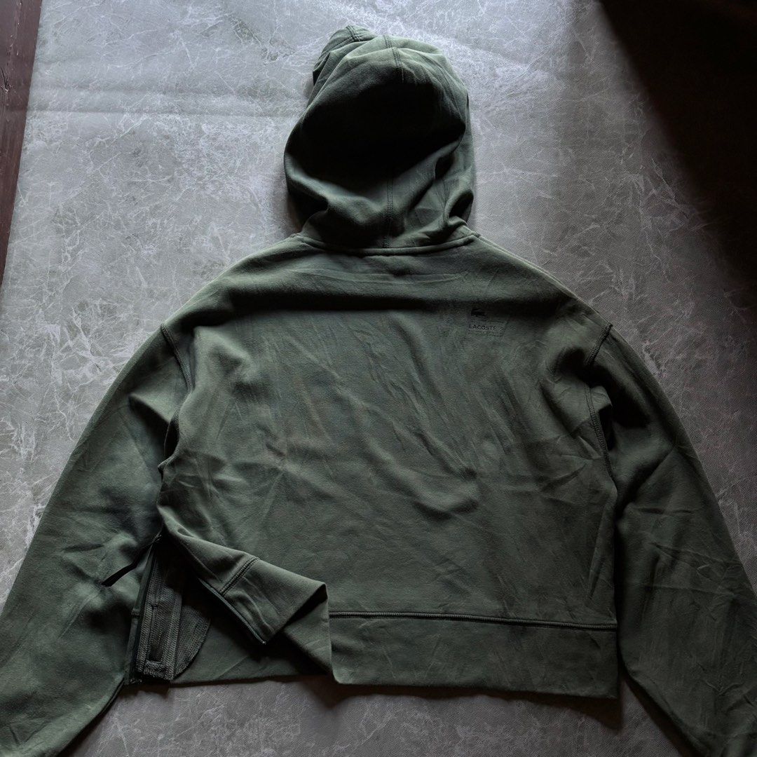 Lacoste Activewear Crop Jacket (Category: Activewear) located in Polomolok. Submitted by kuishh (Listing ID 1469132543, Image 3). Description: Good for pickle or jogging etc.. Washed.