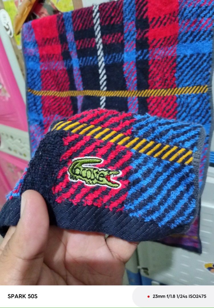 Lacoste tennis long towel (Category: Scarves) located in Maria Aurora. Submitted by mr.gamarcha1928 (Listing ID 1468937689, Image 2). Description: Lacoste long towel excellent.
