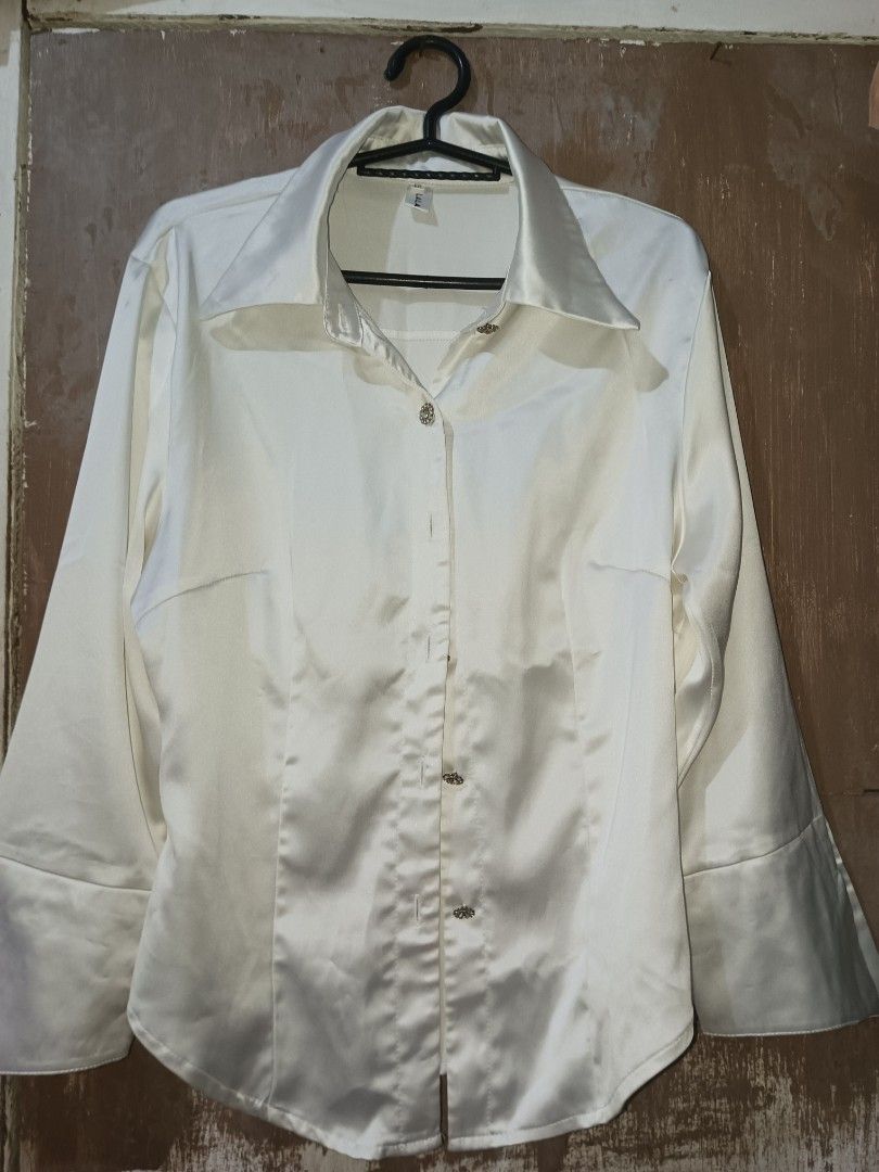 Lady's Long sleeve (Silk) (Category: Longsleeves) located in Caloocan City. Submitted by justleanne (Listing ID 1468951010, Image 1). Description: .
