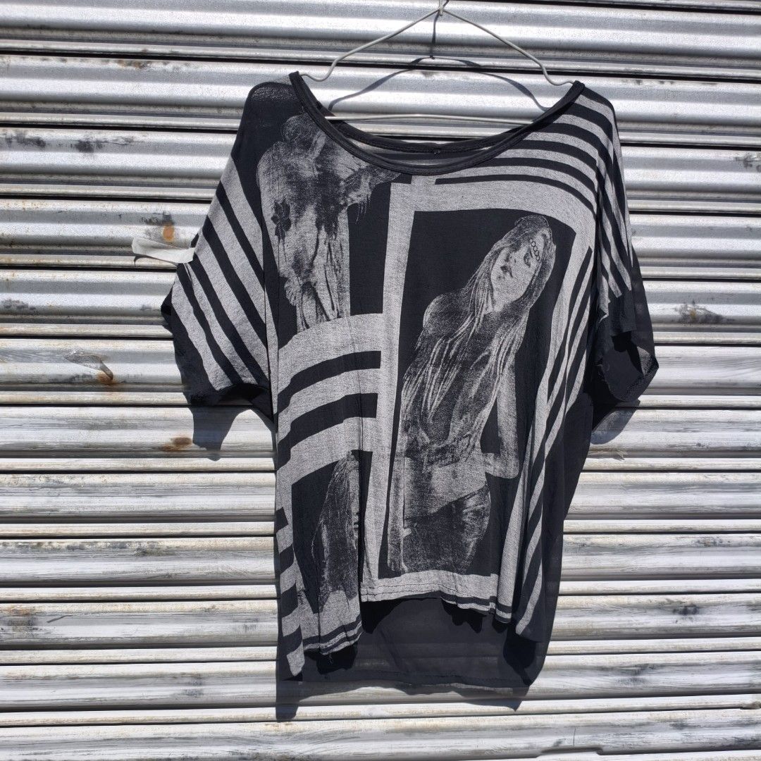 (Large-XL) printed gurl poncho top (Category: Blouses) located in Lucena. Submitted by minryism (Listing ID 1468975190, Image 2). Description: gurli pop wide neck cotton/ chiffon top 💃💃 fits large-xl ladies 💪💪fits medium men onli: 200 Length:24 in Width (pit to pit):22 in Arm opening: 6 I'd style it the shoulder open on the side tas yun lang slippers siguro fight na 🖤🖤🖤🖤🖤 forda best fit po u can measure ur fav garments to compare if iz a