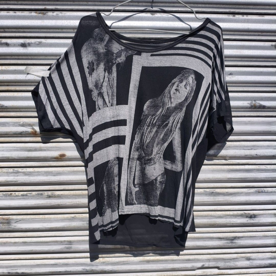 (Large-XL) printed gurl poncho top (Category: Blouses) located in Lucena. Submitted by minryism (Listing ID 1468975190, Image 1). Description: gurli pop wide neck cotton/ chiffon top 💃💃 fits large-xl ladies 💪💪fits medium men onli: 200 Length:24 in Width (pit to pit):22 in Arm opening: 6 I'd style it the shoulder open on the side tas yun lang slippers siguro fight na 🖤🖤🖤🖤🖤 forda best fit po u can measure ur fav garments to compare if iz a