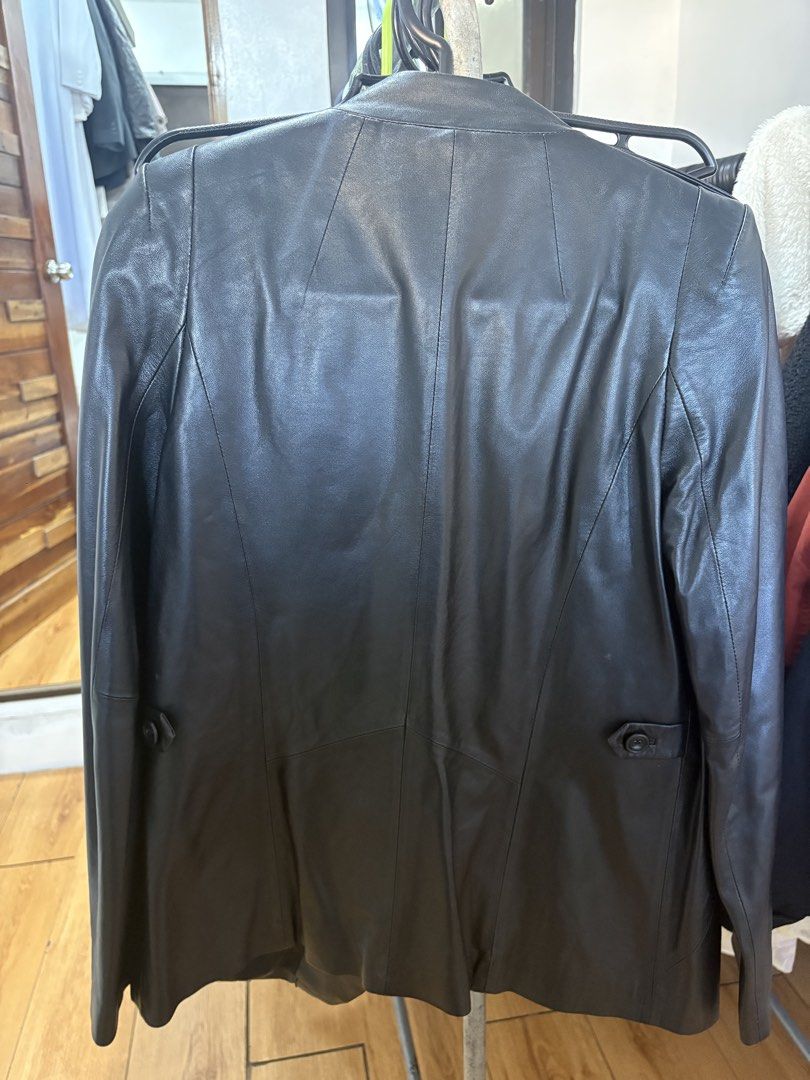 Leather Blazer Vero Moda (Category: Coats, Jackets and Outerwear) located in Tuba. Submitted by thebag-oh (Listing ID 1468936849, Image 3). Description: Genuine sheepskin leather blazer Double-breasted, very light not heavy very soft din ng pag ka-leather nya Vero moda Brand No issue Bust-34in Arm-12in L-27 1/2 Shoulder-14in.