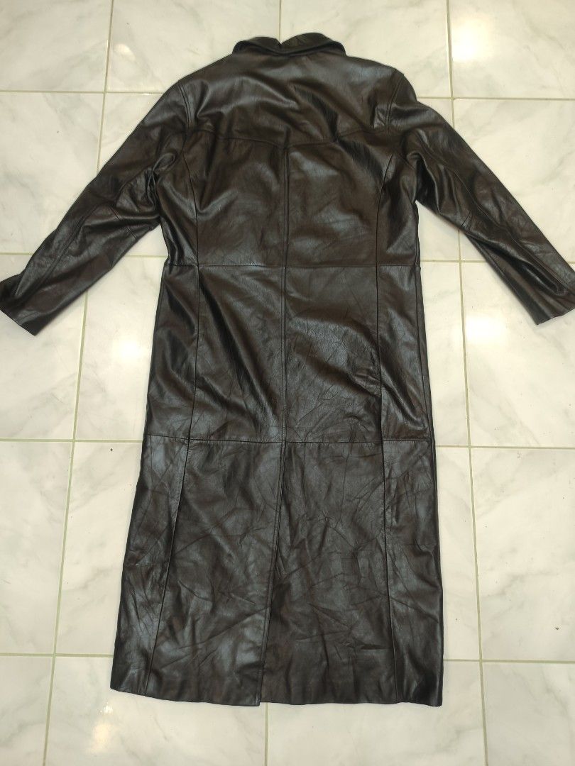Leather trench coat (Category: Coats, Jackets and Outerwear) located in Santa Cruz. Submitted by mark_grimaldo (Listing ID 1468975018, Image 2). Description: Wilsons Leather Full Length Coat M.Julian ✅Size: M/L (W-23 L 52) ✅P 1,550 ✅Good condition 🚫Issue: minor cut sa sleeve ndi nman tagos dahil my tela p sa loob Laguna Area DM 📩📩📩.