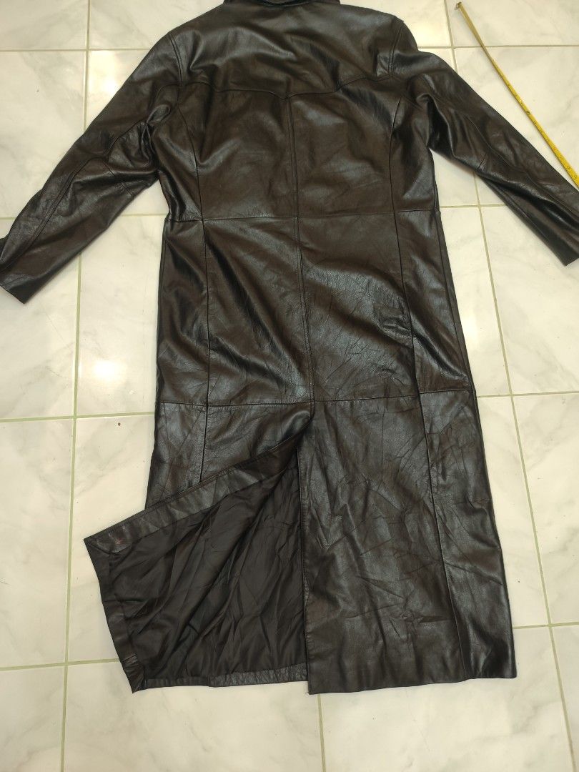 Leather trench coat (Category: Coats, Jackets and Outerwear) located in Santa Cruz. Submitted by mark_grimaldo (Listing ID 1468975018, Image 3). Description: Wilsons Leather Full Length Coat M.Julian ✅Size: M/L (W-23 L 52) ✅P 1,550 ✅Good condition 🚫Issue: minor cut sa sleeve ndi nman tagos dahil my tela p sa loob Laguna Area DM 📩📩📩.