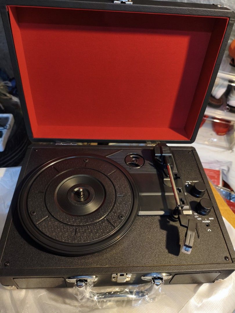 Leather Vinyl Turntable Player BT bnew (Category: Entertainment Systems & Smart Home Devices) located in Cavite. Submitted by cappfinds86177 (Listing ID 1469099095, Image 2). Description: bnew cod lalamove.