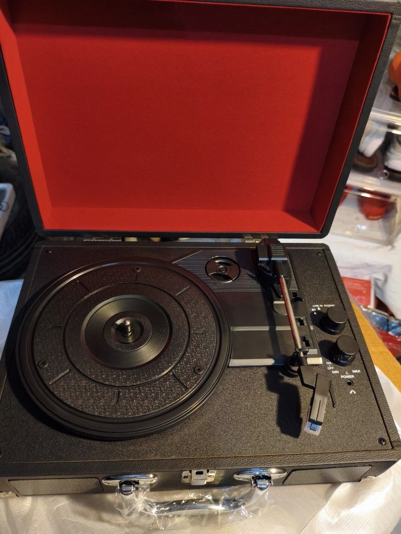 Leather Vinyl Turntable Player BT bnew (Category: Entertainment Systems & Smart Home Devices) located in Cavite. Submitted by cappfinds86177 (Listing ID 1469099095, Image 3). Description: bnew cod lalamove.