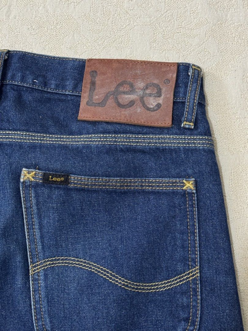 Lee Heavy Denim Zed Straight Cut Jeans (Category: Jeans) located in Angeles City. Submitted by luigisells (Listing ID 1469118657, Image 3). Description: Size 32 Excellent Condition Issue/s: none levis wrangler americana vintage MOP: Gcash or Bank Transfer Courier: J&t Express.