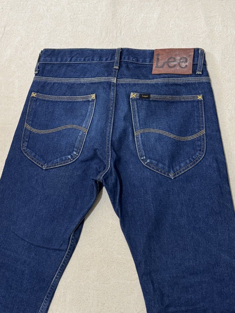 Lee Heavy Denim Zed Straight Cut Jeans (Category: Jeans) located in Angeles City. Submitted by luigisells (Listing ID 1469118657, Image 2). Description: Size 32 Excellent Condition Issue/s: none levis wrangler americana vintage MOP: Gcash or Bank Transfer Courier: J&t Express.