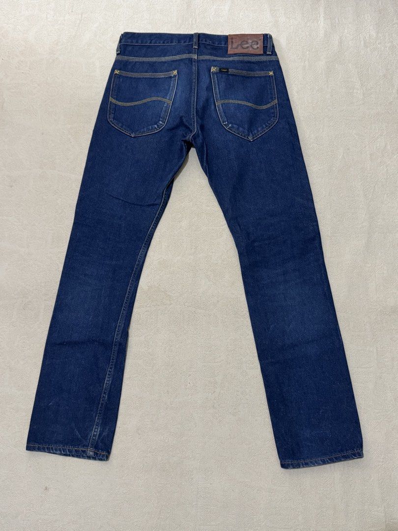 Lee Heavy Denim Zed Straight Cut Jeans (Category: Jeans) located in Angeles City. Submitted by luigisells (Listing ID 1469118657, Image 1). Description: Size 32 Excellent Condition Issue/s: none levis wrangler americana vintage MOP: Gcash or Bank Transfer Courier: J&t Express.