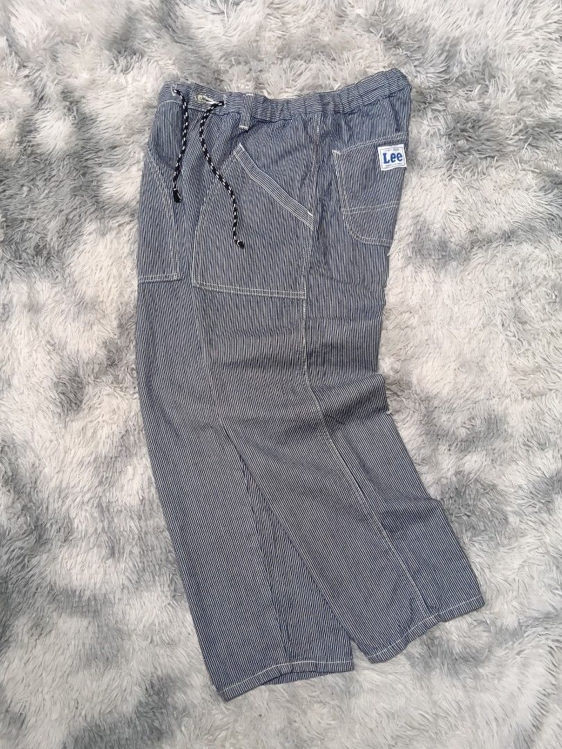LEE stripe pants (Category: Jeans) located in San Carlos City. Submitted by wilburstthriftstore (Listing ID 1468991142, Image 1). Description: Lee Pants Size Medium Waist 31-34 Length 35 Hem 7½ No issue Need wash ₱400 + sf.