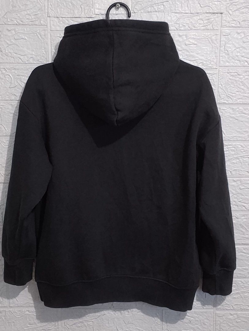 Lefties pullover hoodie jacket (Category: Hoodies) located in Caloocan City. Submitted by zklclo (Listing ID 1468974579, Image 3). Description: Lefties pullover hoodie jacket Size: L-21" x W-20" (7-8 y/o) Price: 199 pesos only🫰😉 MODE OF PAYMENT: 💸GCASH 🛵 SHIPPING: 📦J&T (payment first) 📦LALAMOVE (COD).