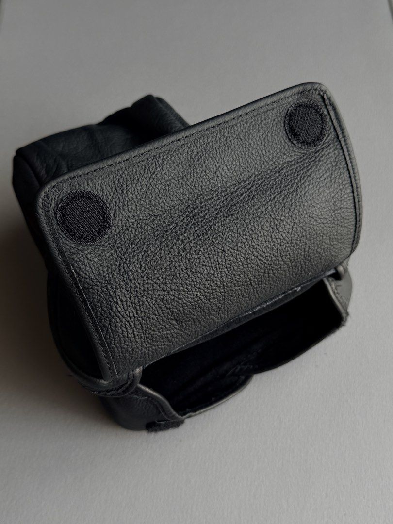Leica Leather Camera Case Pouch (Category: Camera Bags & Carriers) located in Quezon City. Submitted by closetreset_club (Listing ID 1468991046, Image 3). Description: - Lightly hserd - Fits Leica Q2 .
