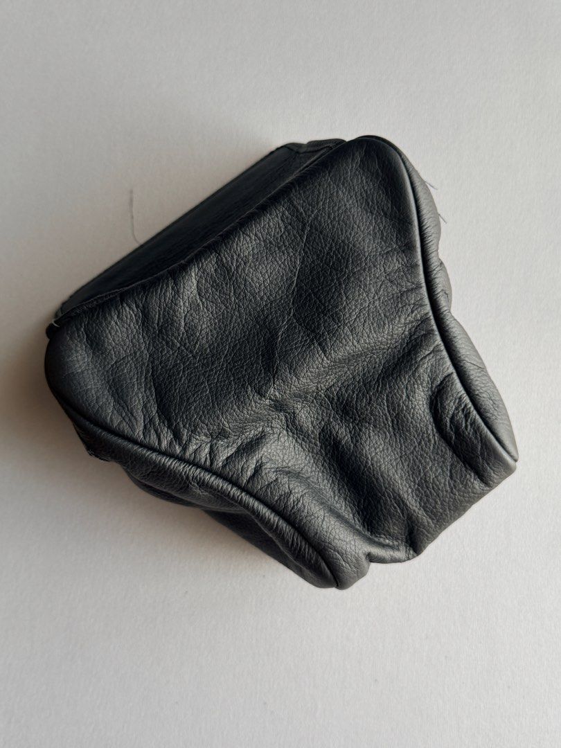 Leica Leather Camera Case Pouch (Category: Camera Bags & Carriers) located in Quezon City. Submitted by closetreset_club (Listing ID 1468991046, Image 2). Description: - Lightly hserd - Fits Leica Q2 .