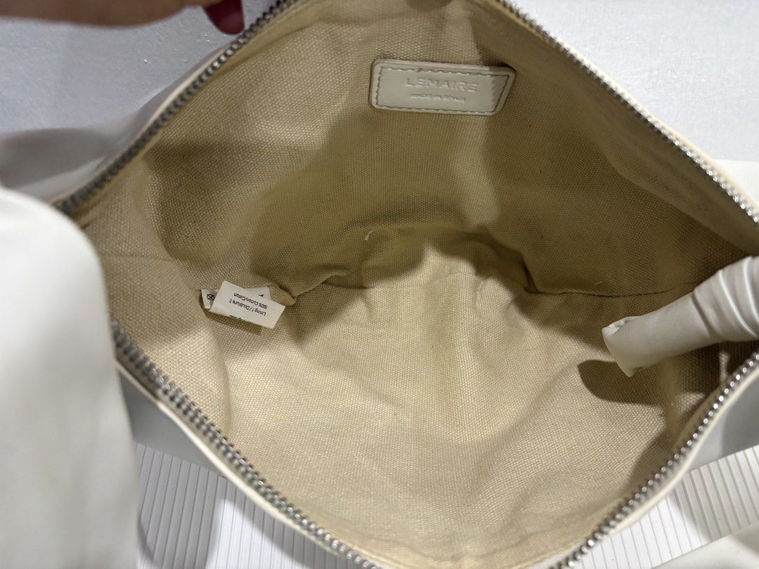 Lemaire Croissant Bag (Category: Luxury Bags & Wallets) located in Tuba. Submitted by thebag-oh (Listing ID 1468934358, Image 3). Description: Authentic Lemaire Croissant bag White color No issue, but not brand new Small size version .