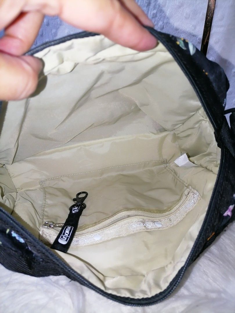 LeSportsac Sling Bag (Category: Cross-body Bags) located in Butuan. Submitted by az-branded.items (Listing ID 1468936717, Image 3). Description: In great condition Authentic LeSportsac Selected ukay.