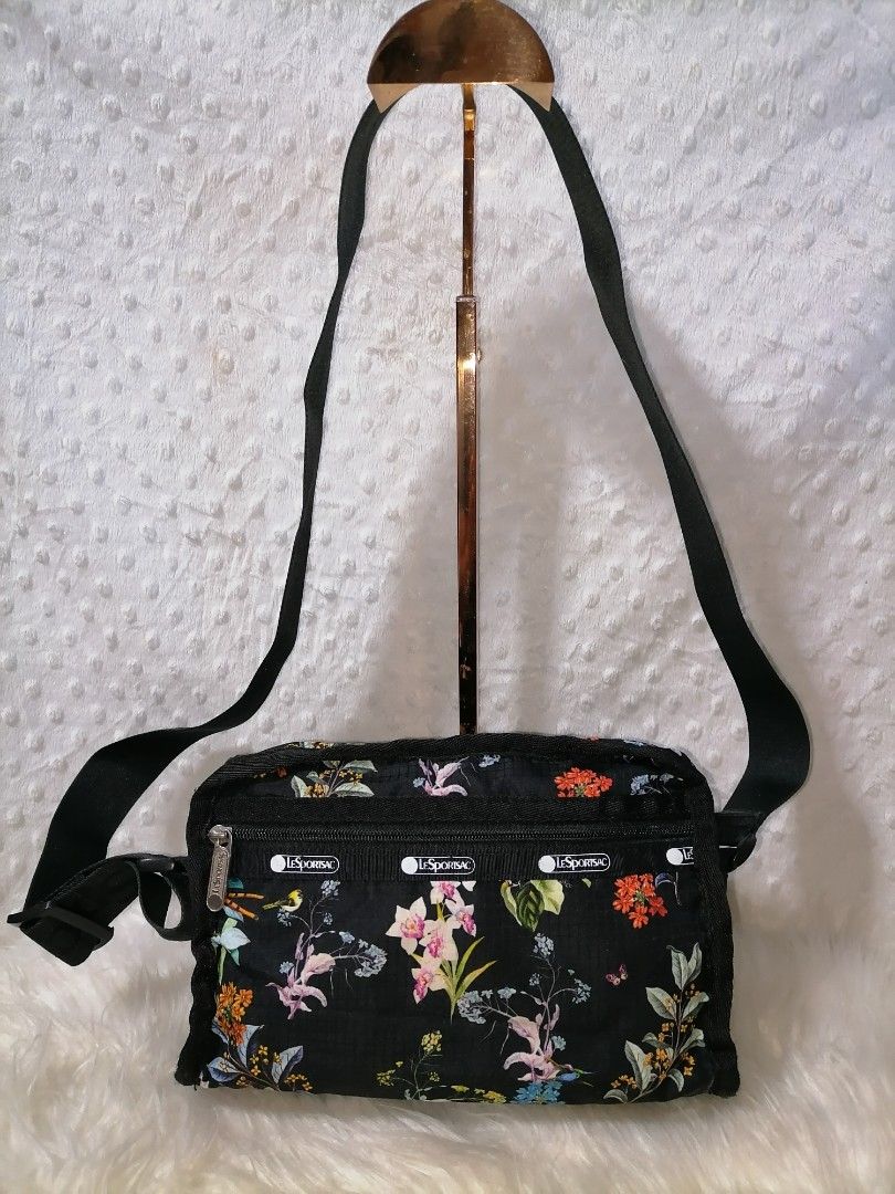 LeSportsac Sling Bag (Category: Cross-body Bags) located in Butuan. Submitted by az-branded.items (Listing ID 1468936717, Image 1). Description: In great condition Authentic LeSportsac Selected ukay.