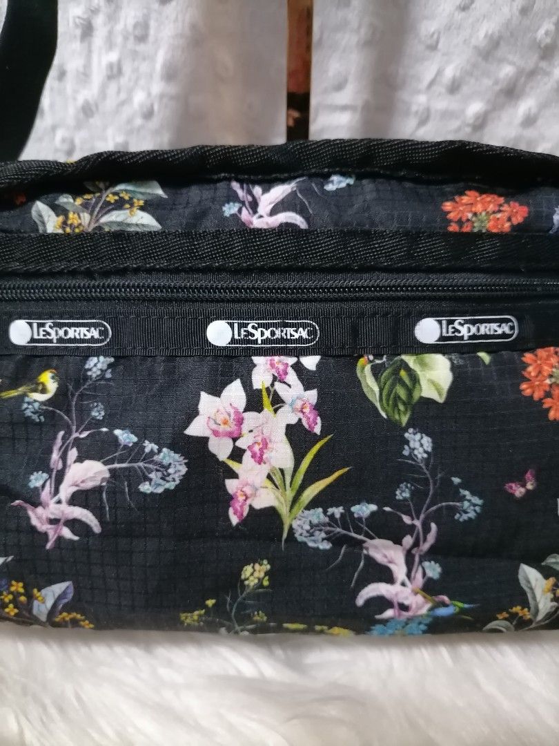 LeSportsac Sling Bag (Category: Cross-body Bags) located in Butuan. Submitted by az-branded.items (Listing ID 1468936717, Image 2). Description: In great condition Authentic LeSportsac Selected ukay.