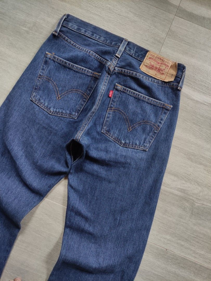 Levis 2000's 501 Straight Leg Jeans (Category: Jeans) located in Calamba. Submitted by alorbis96758 (Listing ID 1468972252, Image 2). Description: Waistline : 29~ 30" Length : 43" Hem / Leg hole : 8" Flaws : ❌.