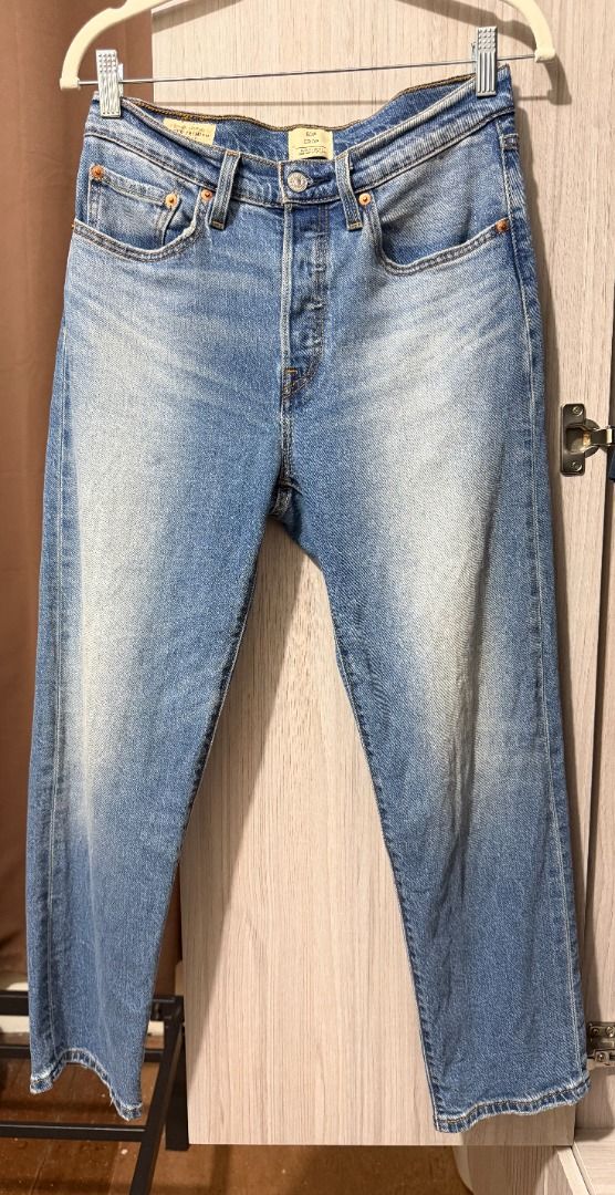 levis 501 cropped jeans - size 26 (Category: Jeans) located in Caloocan City. Submitted by coolowl.112070 (Listing ID 1468970664, Image 1). Description: levis 501 cropped jeans size 26 inseam length - 25 inches unaltered wash/color: roaming on two to LTW can fit up to size 28-29 bought brand new from the levi's shop .