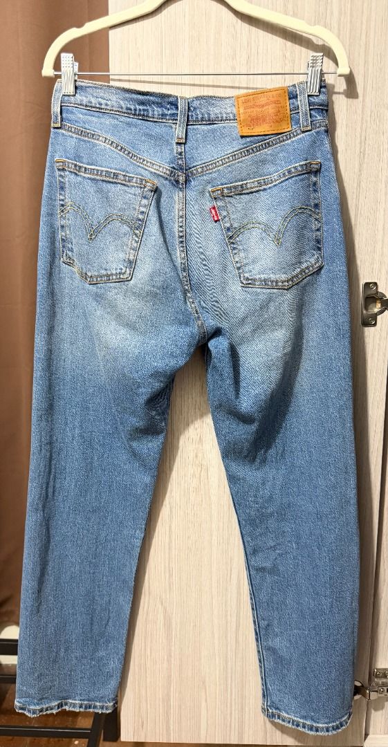 levis 501 cropped jeans - size 26 (Category: Jeans) located in Caloocan City. Submitted by coolowl.112070 (Listing ID 1468970664, Image 2). Description: levis 501 cropped jeans size 26 inseam length - 25 inches unaltered wash/color: roaming on two to LTW can fit up to size 28-29 bought brand new from the levi's shop .
