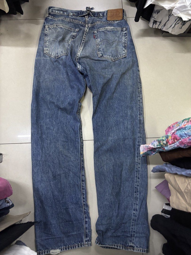 Levis 501xx (Category: Jeans) located in Calinog. Submitted by 5k.kr (Listing ID 1468987161, Image 2). Description: Size 30 All details posted please check.