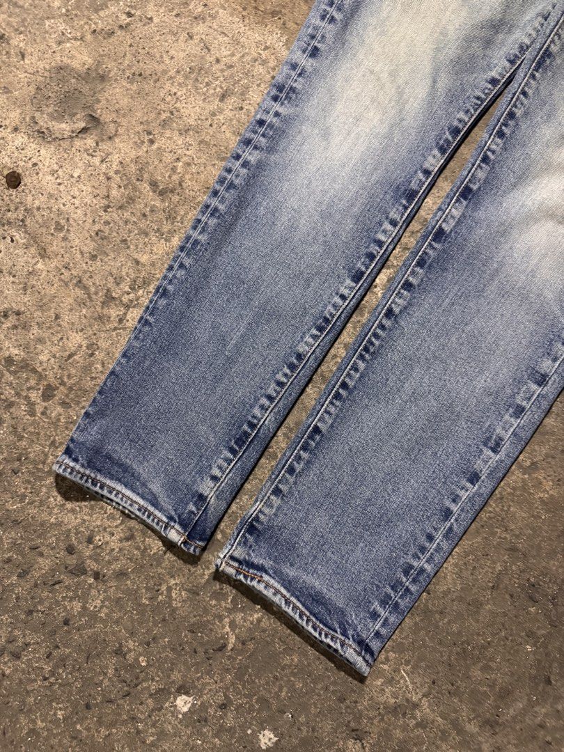 Levis 511 jeans (Category: Jeans) located in Pasig City. Submitted by dripthrift1600 (Listing ID 1469075637, Image 3). Description: - levis 511 Jeans - Excellent Condition - Issue: None - Dimes: 30x40x6.