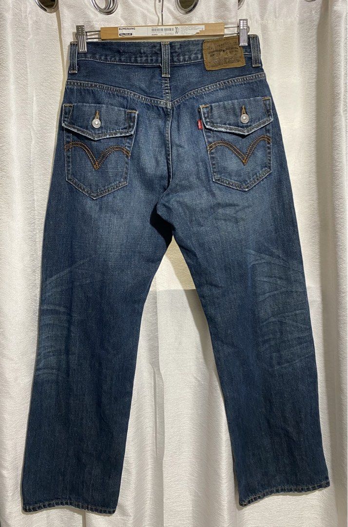 Levi's 559 Relaxed Straight Jeans (Category: Jeans) located in Davao. Submitted by VapenDrip (Listing ID 1469062299, Image 2). Description: Levi's 559 Relaxed Straight Jeans Waist 30 Length 38 Thigh 12 Hem 8.5 Excellet condition 750+sf.