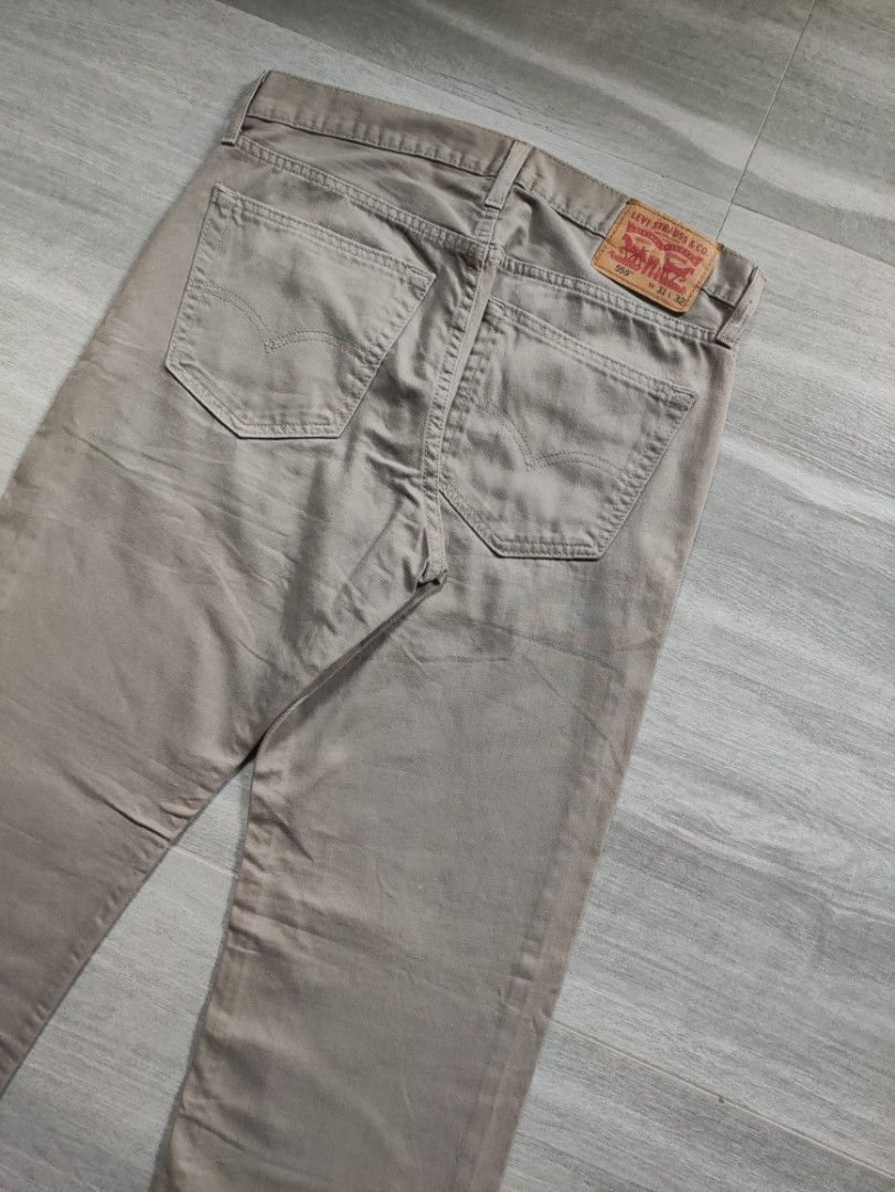 Levis 559 Relaxed Straight Pants (Category: Jeans) located in Calamba. Submitted by alorbis96758 (Listing ID 1468969983, Image 2). Description: Waistline : 32" Length : 41" Hem / Leg hole : 8" Flaws : ❌.
