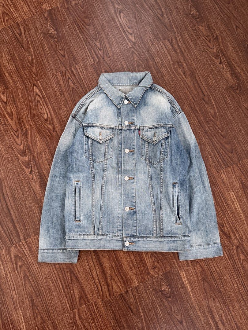 Levi’s - Vintage Levi’s Type 3 Denim Jacket (Category: Coats, Jackets and Outerwear) located in Taguig. Submitted by shhhhselection (Listing ID 1469090315, Image 1). Description: “Vintage Levi’s Type 3 Denim Jacket” Authentic Width - 21” Length - 26” Excellent Condition No Issue 1998 Pesos Only!.