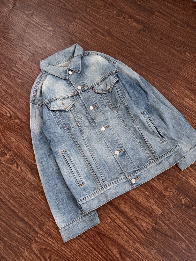 Levi’s - Vintage Levi’s Type 3 Denim Jacket (Category: Coats, Jackets and Outerwear) located in Taguig. Submitted by shhhhselection (Listing ID 1469090315, Image 2). Description: “Vintage Levi’s Type 3 Denim Jacket” Authentic Width - 21” Length - 26” Excellent Condition No Issue 1998 Pesos Only!.