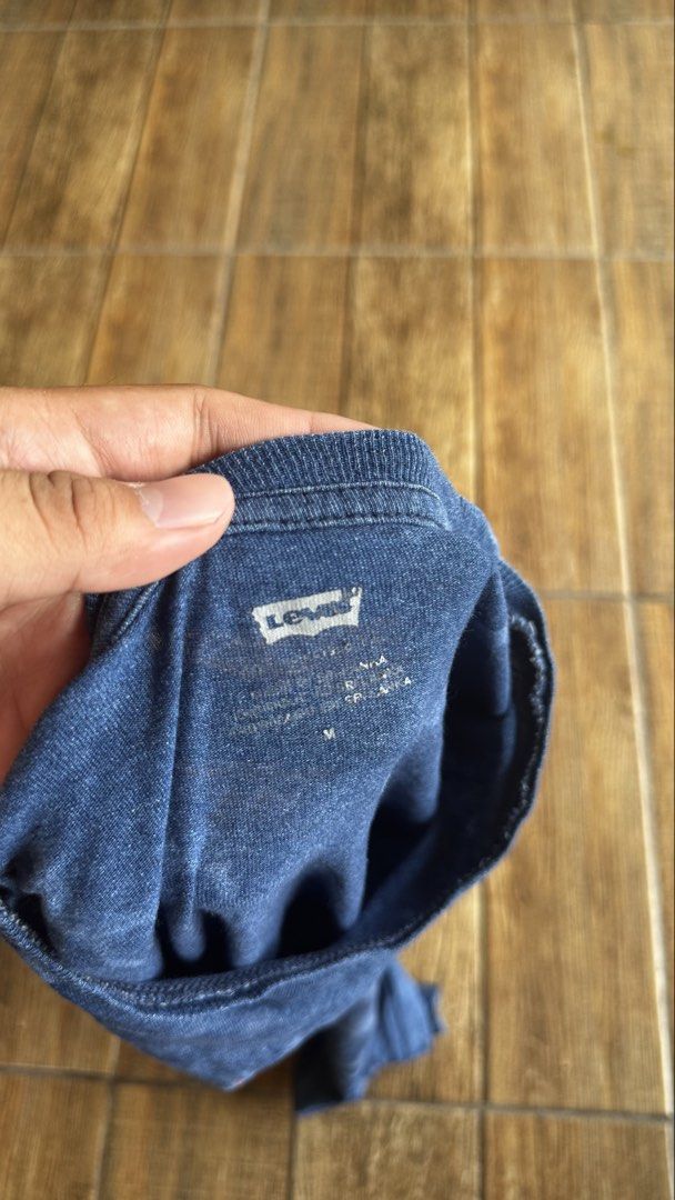 LEVIS CAMOU (Category: Tshirts & Polo Shirts ) located in Manila. Submitted by urban-vintage_2 (Listing ID 1468965361, Image 3). Description: ISSUE: LOOSE STITCH (NEED WASH) MOP :GCASH (NO COD) SHIP VIA: LALAMOVE & J&T LOCATION: PASIG CITY LENGTH: 28 WIDTH :20 .