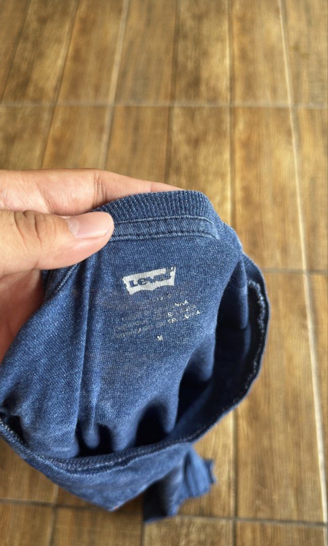 LEVIS CAMOU (Category: Tshirts & Polo Shirts ) located in Manila. Submitted by urban-vintage_2 (Listing ID 1468965361, Image 2). Description: ISSUE: LOOSE STITCH (NEED WASH) MOP :GCASH (NO COD) SHIP VIA: LALAMOVE & J&T LOCATION: PASIG CITY LENGTH: 28 WIDTH :20 .