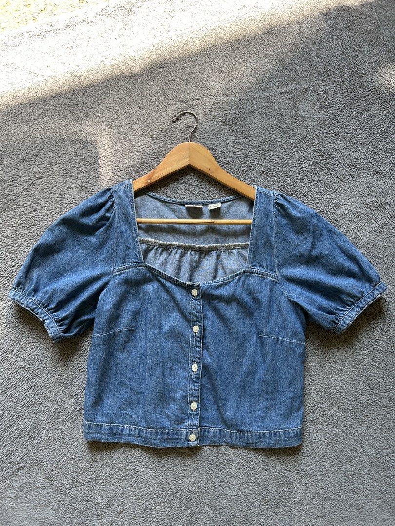 Levis denim top (Category: Others Tops) located in Quezon. Submitted by duculanjay (Listing ID 1468934108, Image 1). Description: Xs on tag Fit small Add sf.