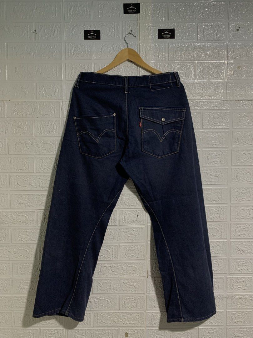 LEVI’S ENGINEERED PANTS LOOSE FIT (Category: Jeans) located in Hinatuan. Submitted by zenfire-36e0 (Listing ID 1469158280, Image 2). Description: excellent condition di ko knows if issue ba yung sa knee nya kase pantay naman e, ikaw nalang humusga.