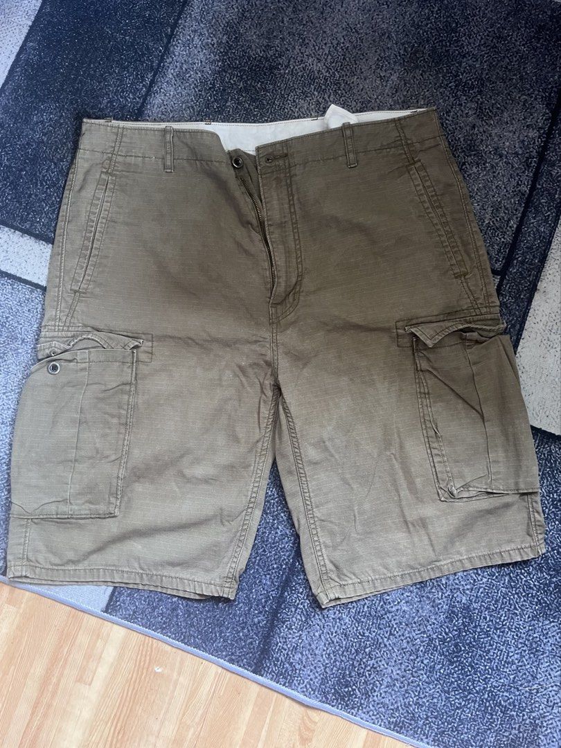 Levi’s Khaki Cargo Shorts (Category: Shorts) located in Sablan. Submitted by mrcglnn (Listing ID 1468935534, Image 1). Description: Levi’s Khaki Cargo Shorts 38w 24l baguio city loc. negotiable .