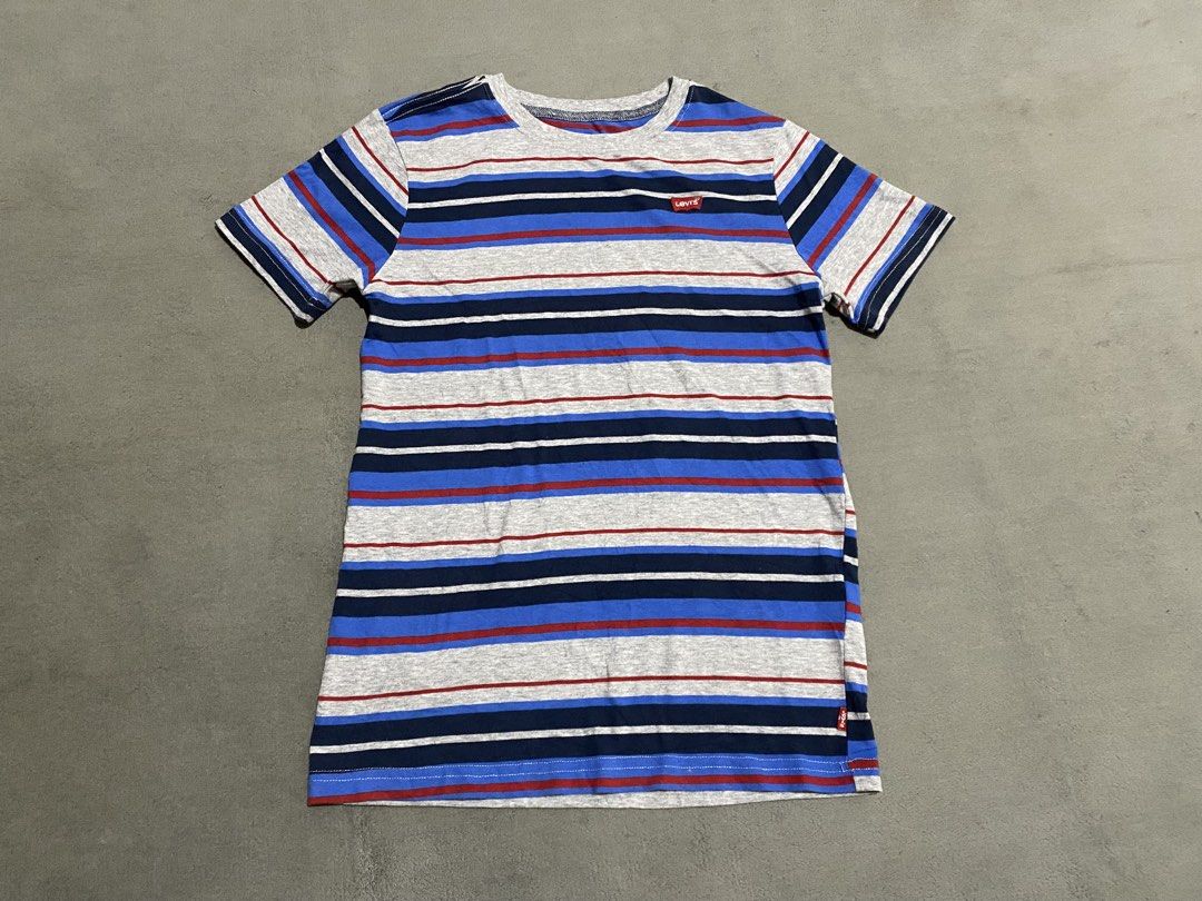 Levi’s shirts (Category: Tshirts & Polo Shirts ) located in Tabaco. Submitted by centthrif55361 (Listing ID 1468991025, Image 1). Description: Levi’s Large on tag W:15 L:23 Excellent condition Color rate 10/10 No issue .