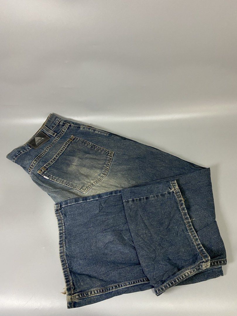 LEVIS silver tab (Category: Jeans) located in Cavite. Submitted by jayson_04 (Listing ID 1468934807, Image 1). Description: Vintage levis (silver tab) issue: distress sa helm (see pic) dimes: 34x40 (11 leg opening) baggy.