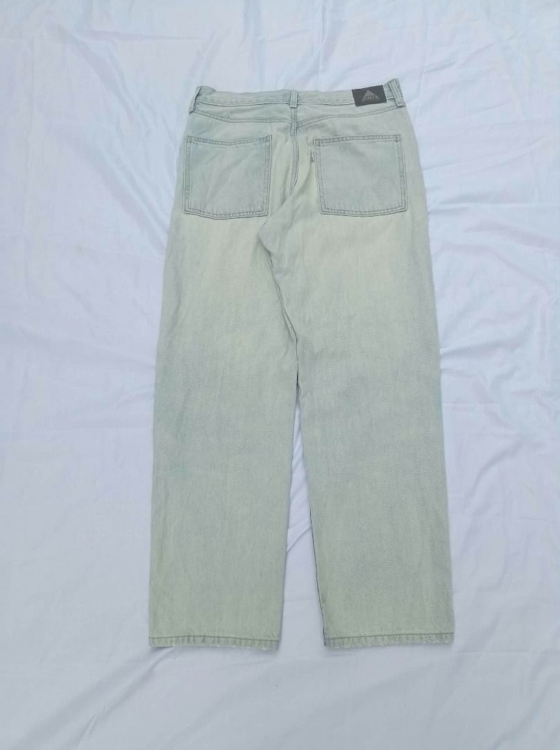 Levi's Silvertab (Category: Jeans) located in Zamboanga. Submitted by 414collections (Listing ID 1468937686, Image 2). Description: Levi's Silvertab straight cut jeans Excellent condition Need wash only Fresh from bale Waistline 34 Length 42 Hem 9 Issue scratches on hem See last pic for issue 1200 pesos Negotiable for sure buyers.
