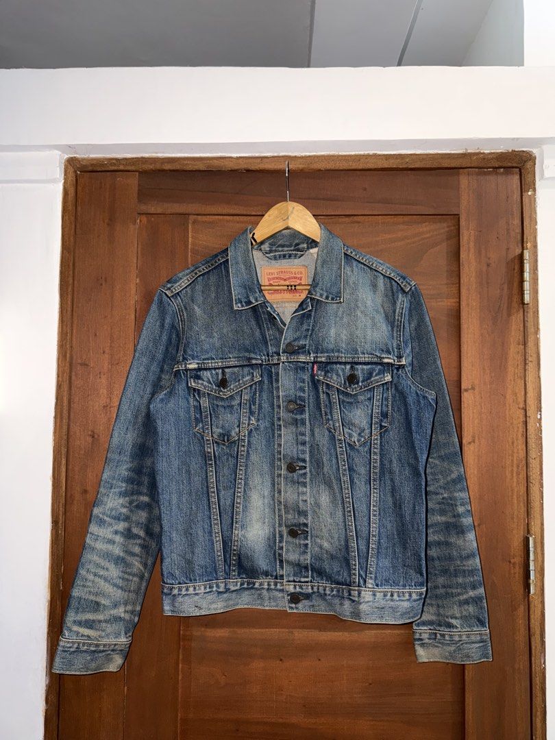 LEVIS TRUCKER JACKET (Category: Coats, Jackets and Outerwear) located in Manila. Submitted by triptothrift7 (Listing ID 1469102638, Image 1). Description: message if you are interested! for fast transaction LEVIS TRUCKER JACKET for only 1500 size medium width 20 x 24 length no issue need wash only excellent condition color rate 9/10 mode of payment gcash or bank transfer location Biñan laguna.