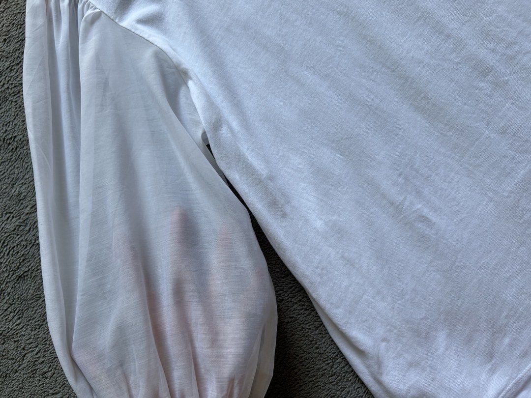 Levis white top large (Category: Blouses) located in Quezon. Submitted by duculanjay (Listing ID 1468934256, Image 3). Description: Large No flaw Add sf.