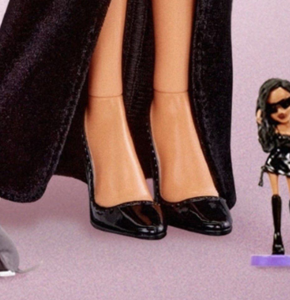 LF bratz x kylie night look heels (Category: Designer & Blind Box Toys) located in Mabalacat. Submitted by itsaki (Listing ID 1469159183, Image 1). Description: dm me your price if you have one available if you know/have any shoe that fits kylie skin tone pls contact me thank you!.