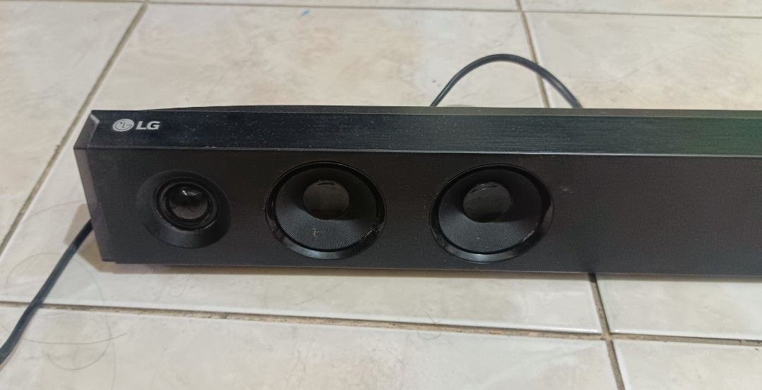 LG model SK1D soundbar (Category: Soundbars, Speakers & Amplifiers) located in Taguig. Submitted by fjdsoundvision_2013 (Listing ID 1468961127, Image 2). Description: selling my used soundbar 2.0 in good condition with orig remote pls refer actual photos..