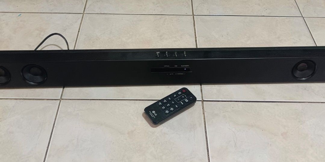 LG model SK1D soundbar (Category: Soundbars, Speakers & Amplifiers) located in Taguig. Submitted by fjdsoundvision_2013 (Listing ID 1468961127, Image 1). Description: selling my used soundbar 2.0 in good condition with orig remote pls refer actual photos..