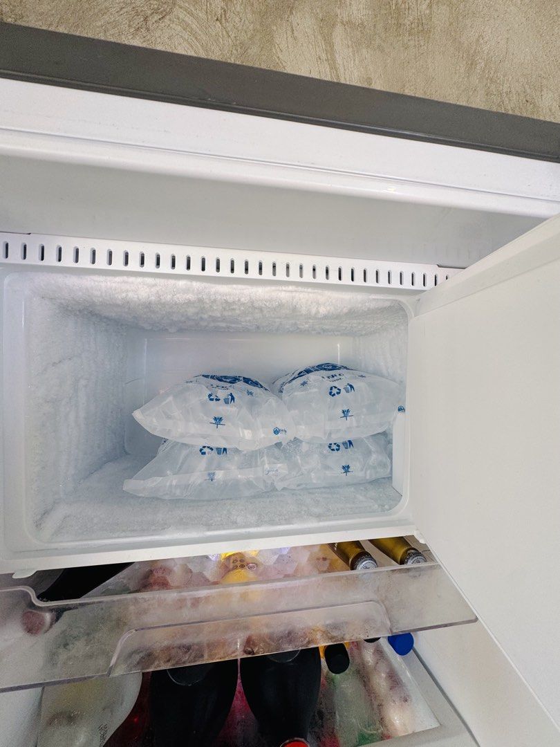 LG Single Door Refrigerator (Category: Refrigerators and Freezers) located in Morong. Submitted by jrualat (Listing ID 1468993456, Image 3). Description: LG Single Door Refrigerator. No issues so far. RFS: will upgrade to a bigger ref. Preferred mode of delivery: Transportify (Buyer to shoulder fee) Location: Morong, Rizal.